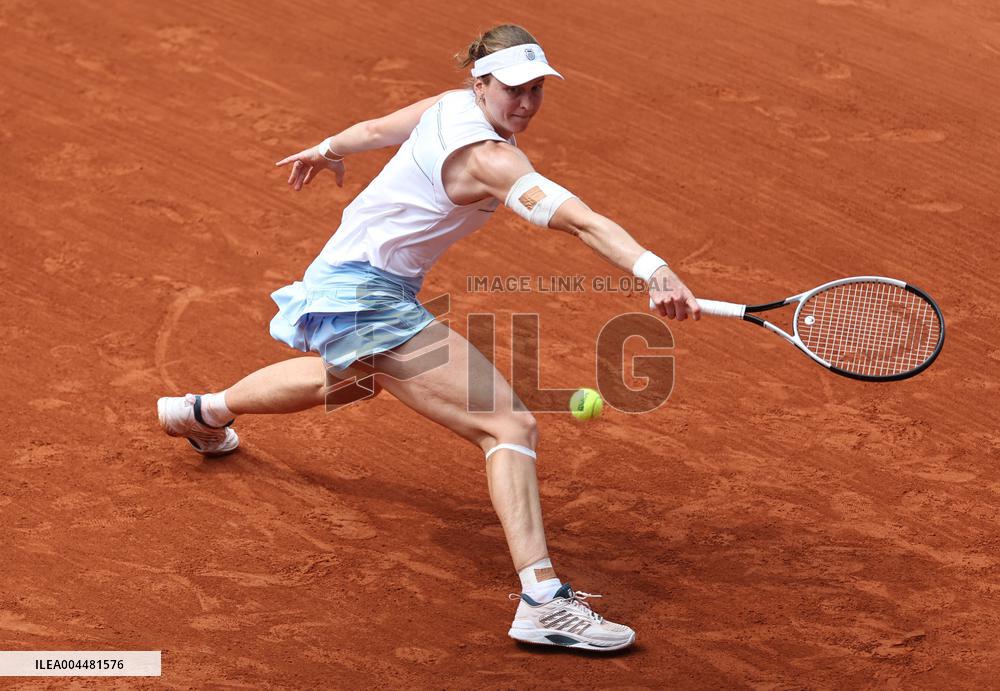 French Open - Zheng Reaches First Roland Garros Quarter-Final