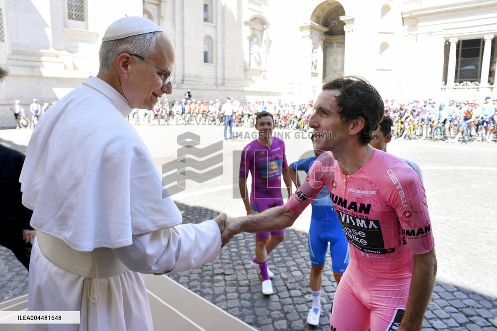 Pope Leo XIV Greets 'Giro D'Italia' Cyclists - Vatican