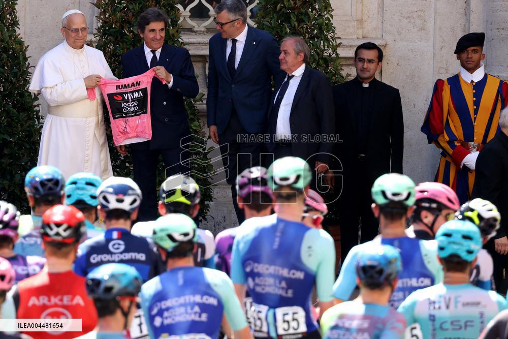 Pope Leo XIV Greets 'Giro D'Italia' Cyclists - Vatican