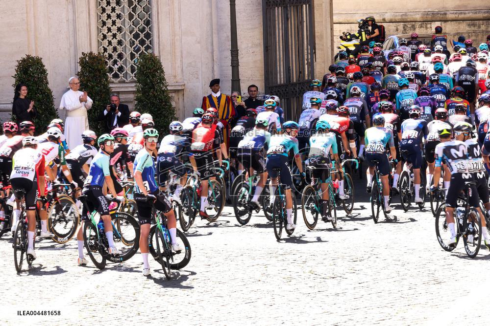 Pope Leo XIV Greets 'Giro D'Italia' Cyclists - Vatican