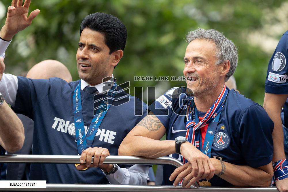 Supporters cheer the PSG in a parade in Paris - AJ