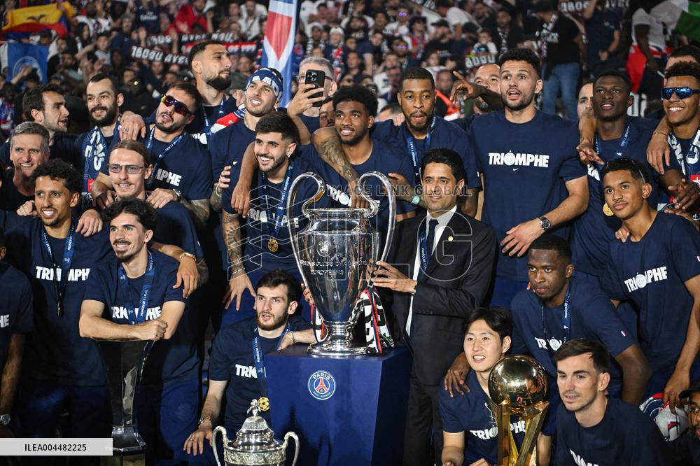 PSG celebrates Champions League trophy at Parc des Princes - FA