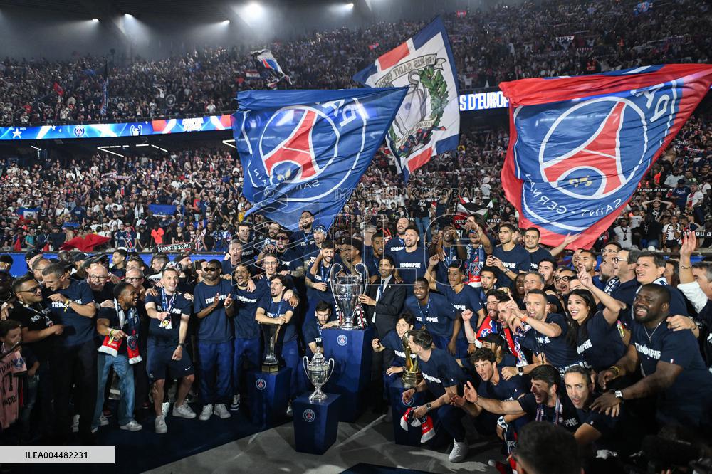 PSG celebrates Champions League trophy at Parc des Princes - FA