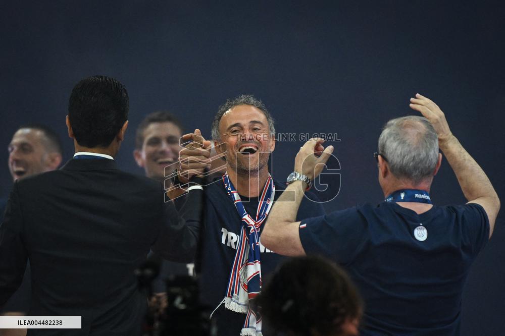 PSG celebrates Champions League trophy at Parc des Princes - FA