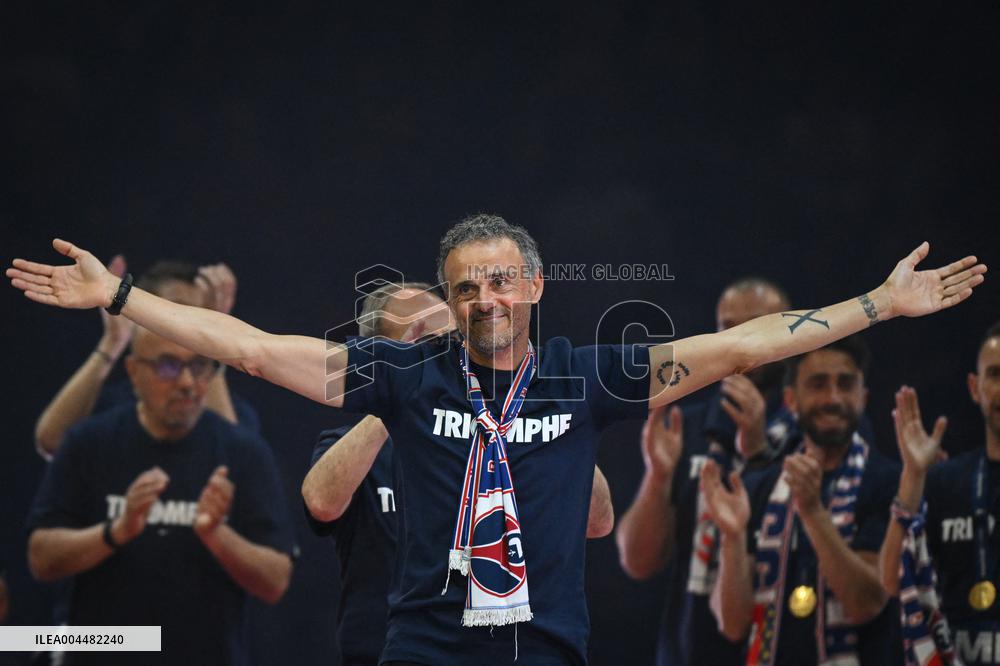 PSG celebrates Champions League trophy at Parc des Princes - FA