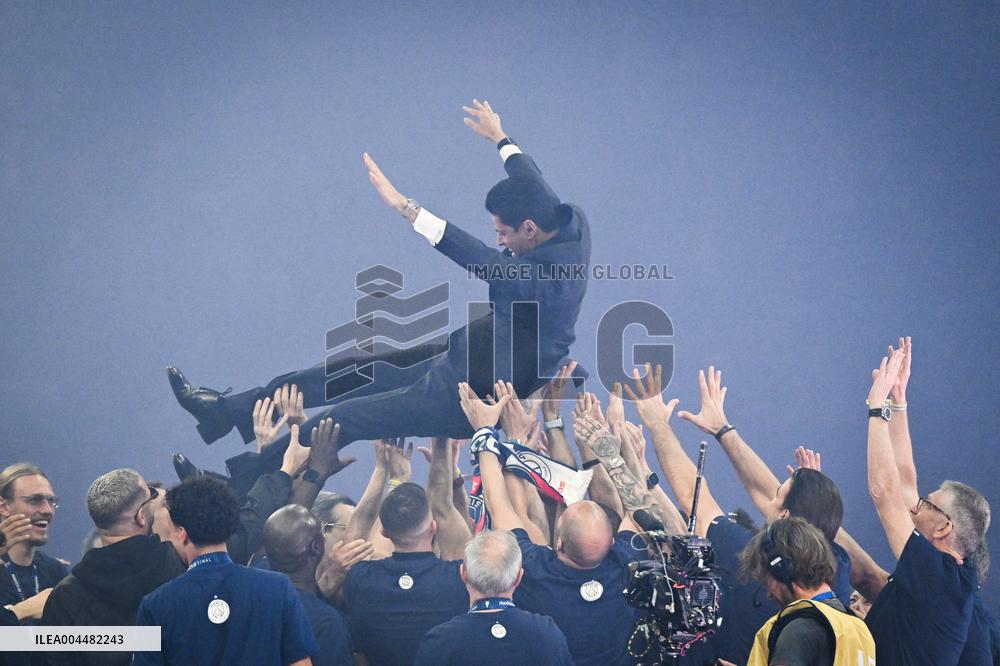 PSG celebrates Champions League trophy at Parc des Princes - FA