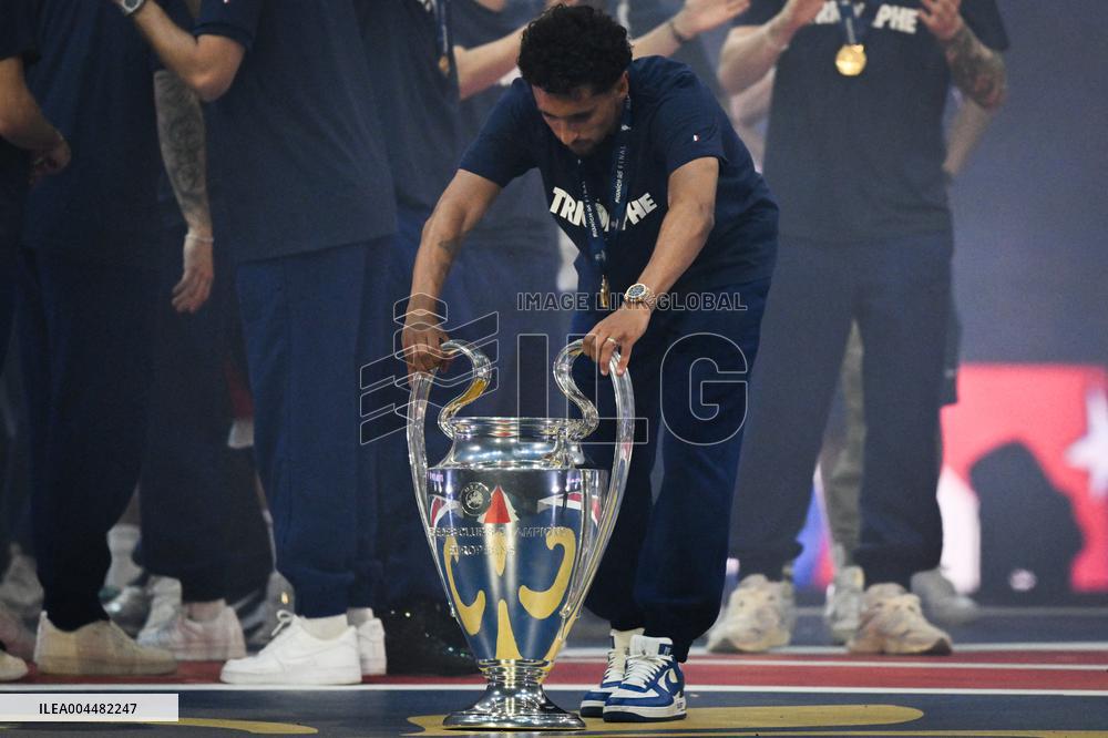 PSG celebrates Champions League trophy at Parc des Princes - FA