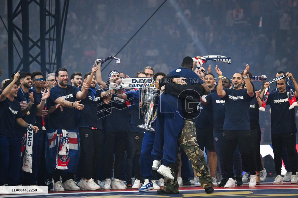 PSG celebrates Champions League trophy at Parc des Princes - FA