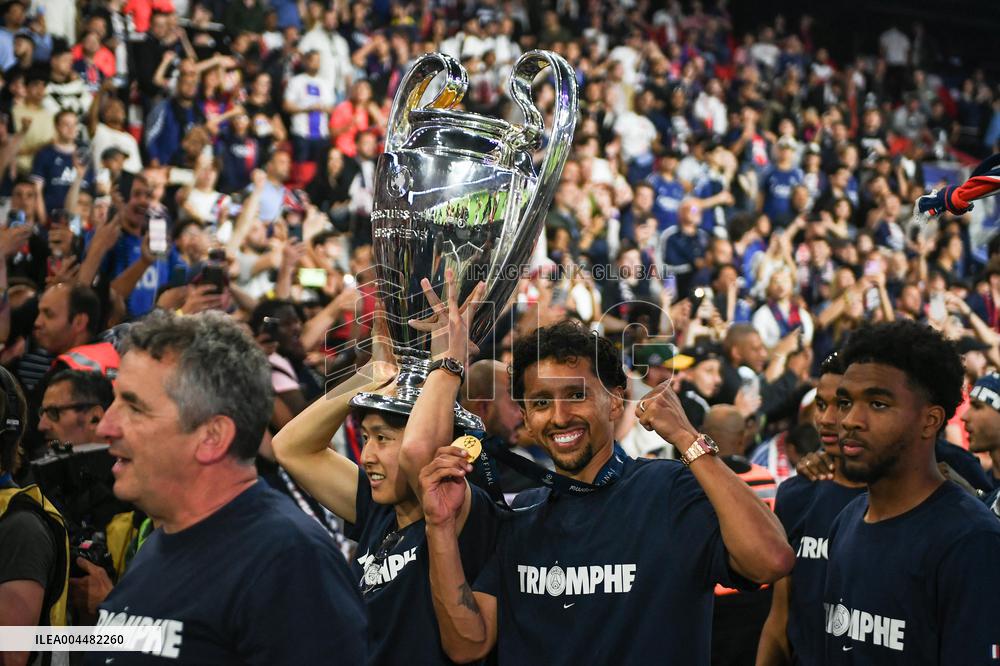 PSG celebrates Champions League trophy at Parc des Princes - FA