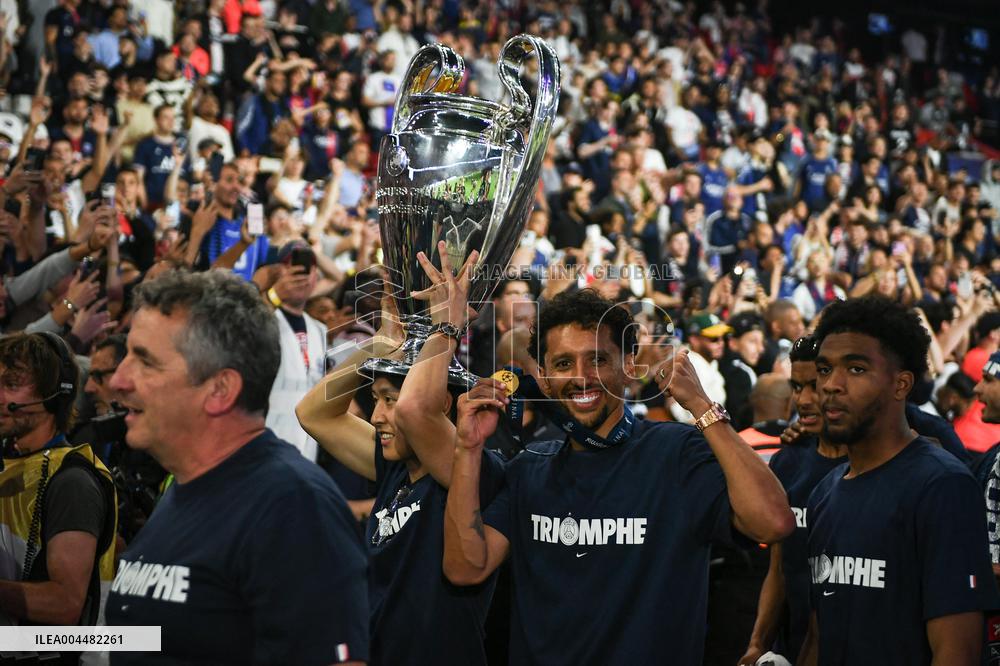 PSG celebrates Champions League trophy at Parc des Princes - FA