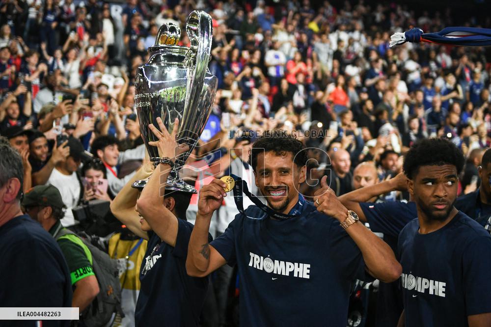 PSG celebrates Champions League trophy at Parc des Princes - FA