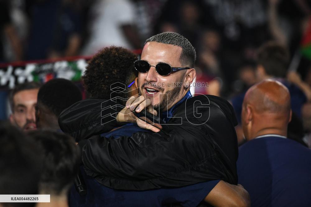 PSG celebrates Champions League trophy at Parc des Princes - FA