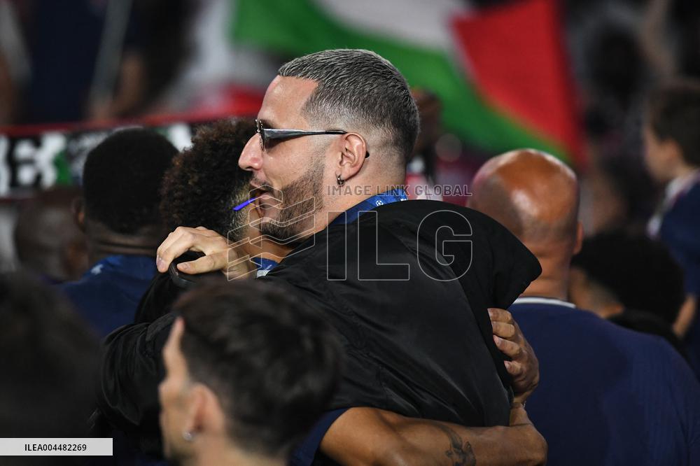 PSG celebrates Champions League trophy at Parc des Princes - FA