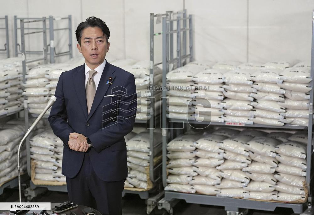 Farm minister visits store selling reserve rice
