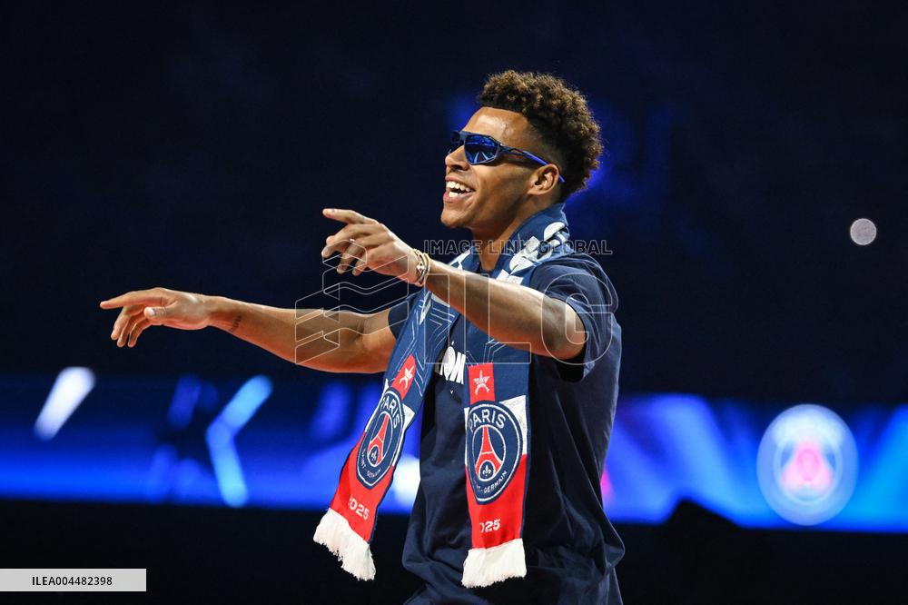 PSG celebrates Champions League trophy at Parc des Princes - FA