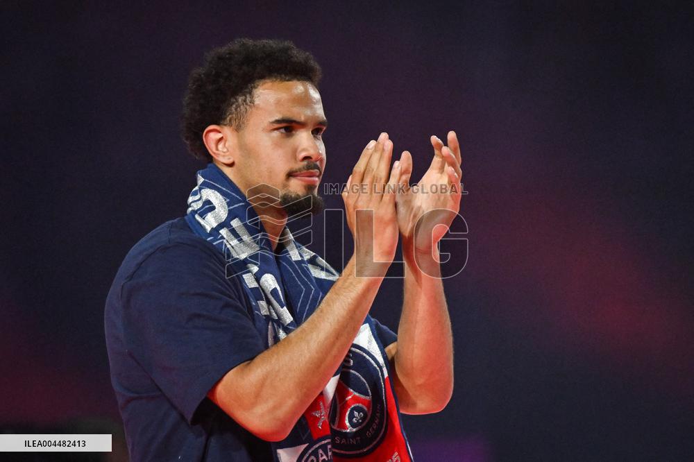 PSG celebrates Champions League trophy at Parc des Princes - FA
