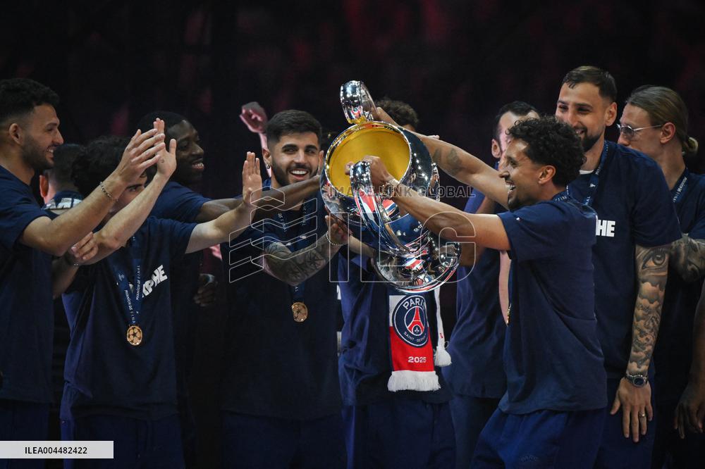 PSG celebrates Champions League trophy at Parc des Princes - FA
