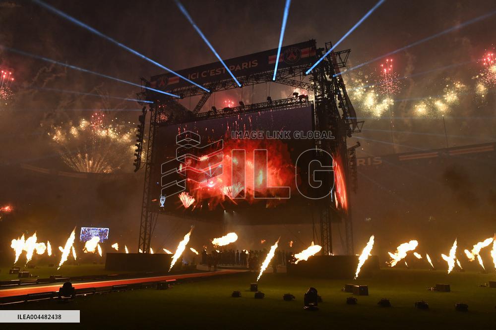 PSG celebrates Champions League trophy at Parc des Princes - FA