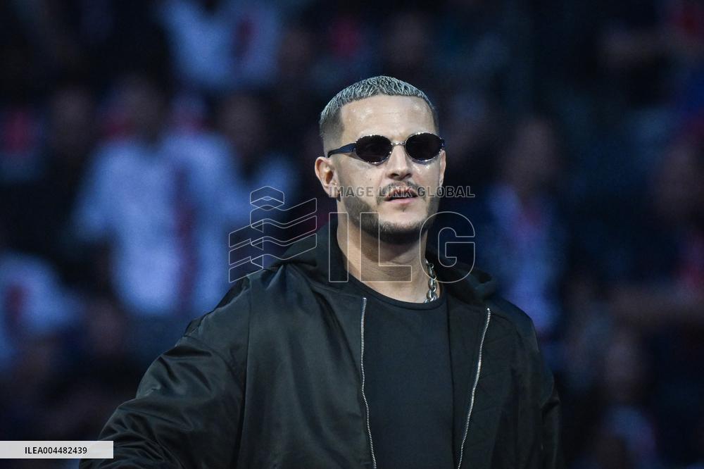 PSG celebrates Champions League trophy at Parc des Princes - FA