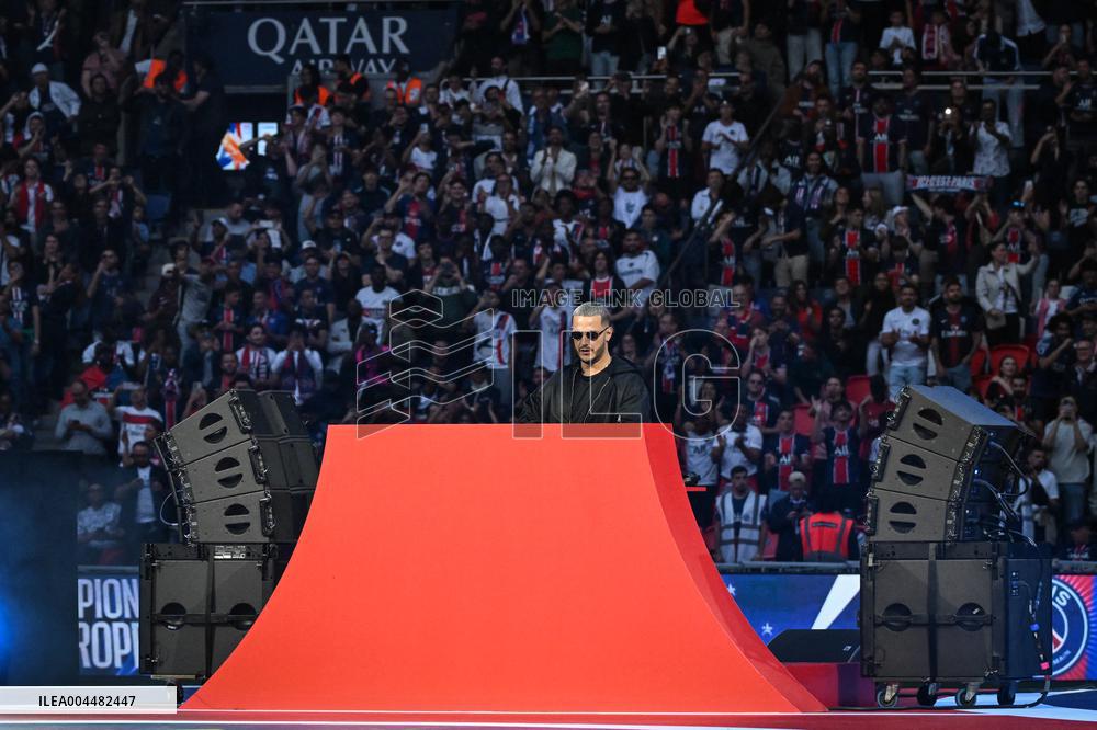 PSG celebrates Champions League trophy at Parc des Princes - FA