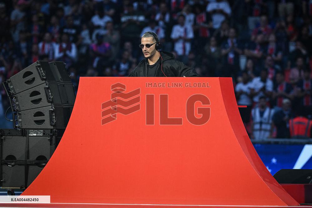 PSG celebrates Champions League trophy at Parc des Princes - FA