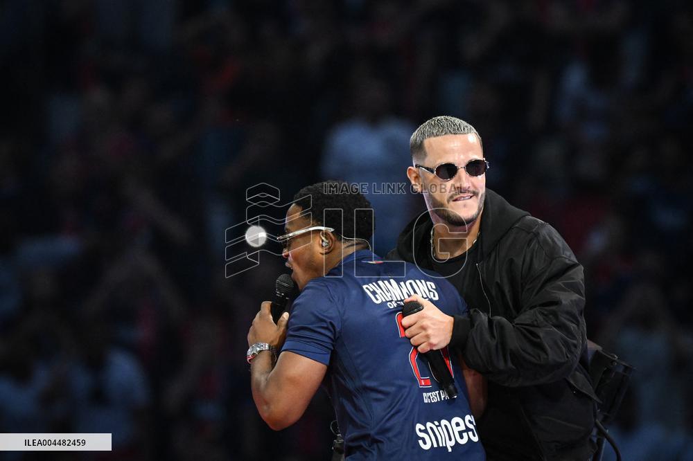 PSG celebrates Champions League trophy at Parc des Princes - FA