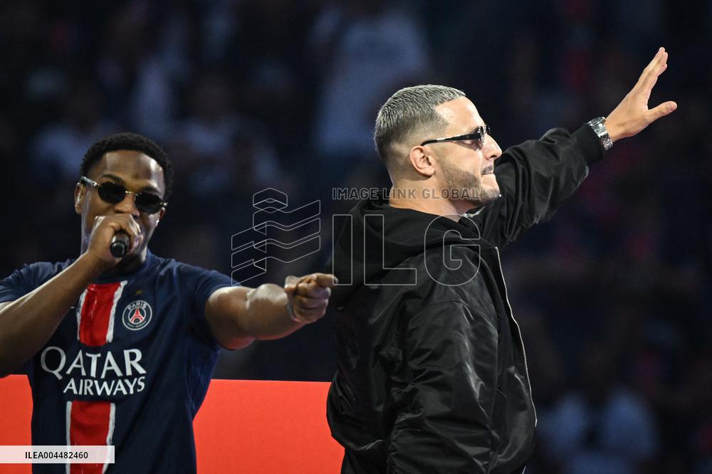PSG celebrates Champions League trophy at Parc des Princes - FA