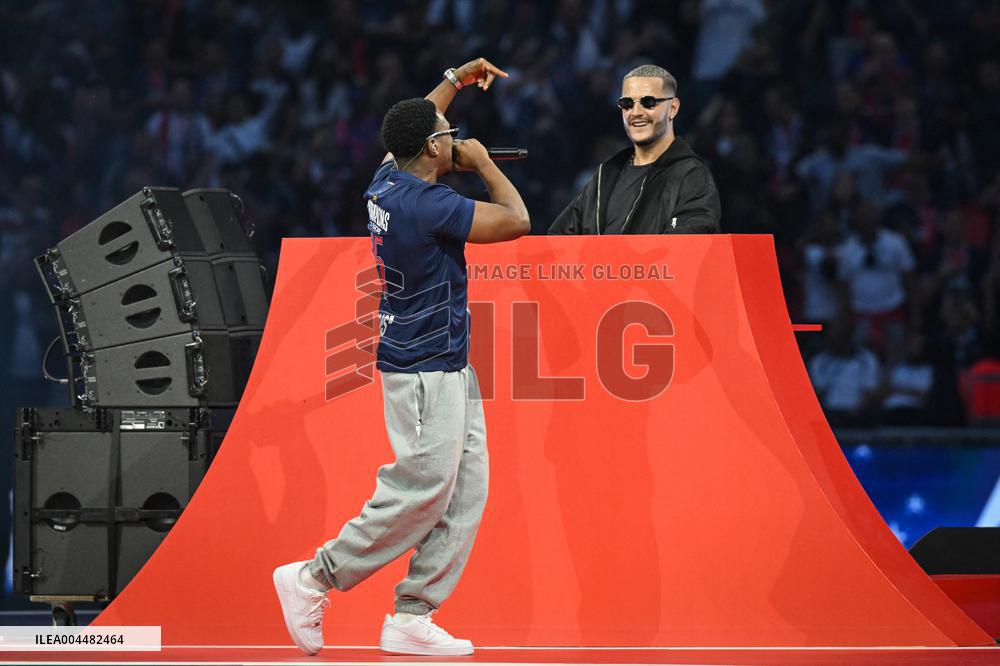 PSG celebrates Champions League trophy at Parc des Princes - FA