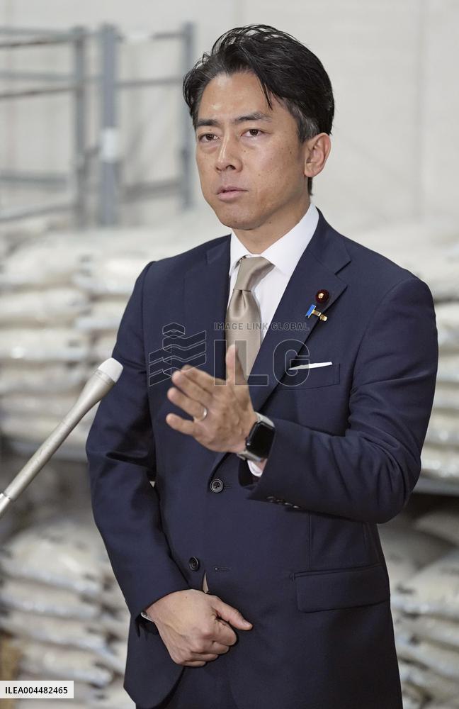 Farm minister visits store selling reserve rice