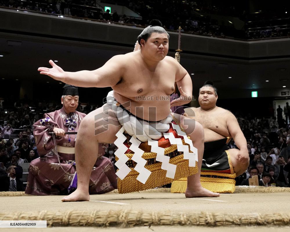 Onosato ring-entering ceremony