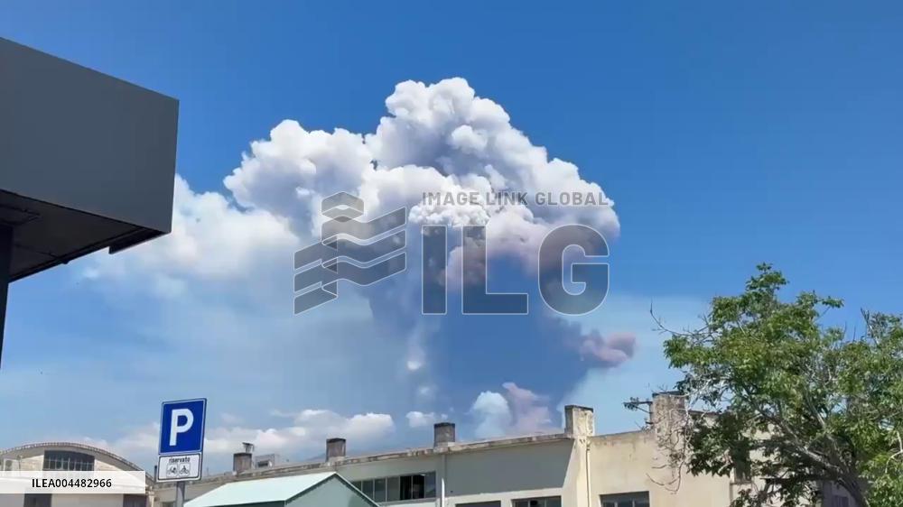 Italy: Mount Etna Erupts, Spewing Smoke and Ash Over Sicily 4