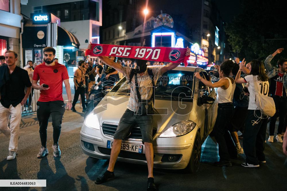 PSG Supporters Celebrate on The Champs Elysees - Paris