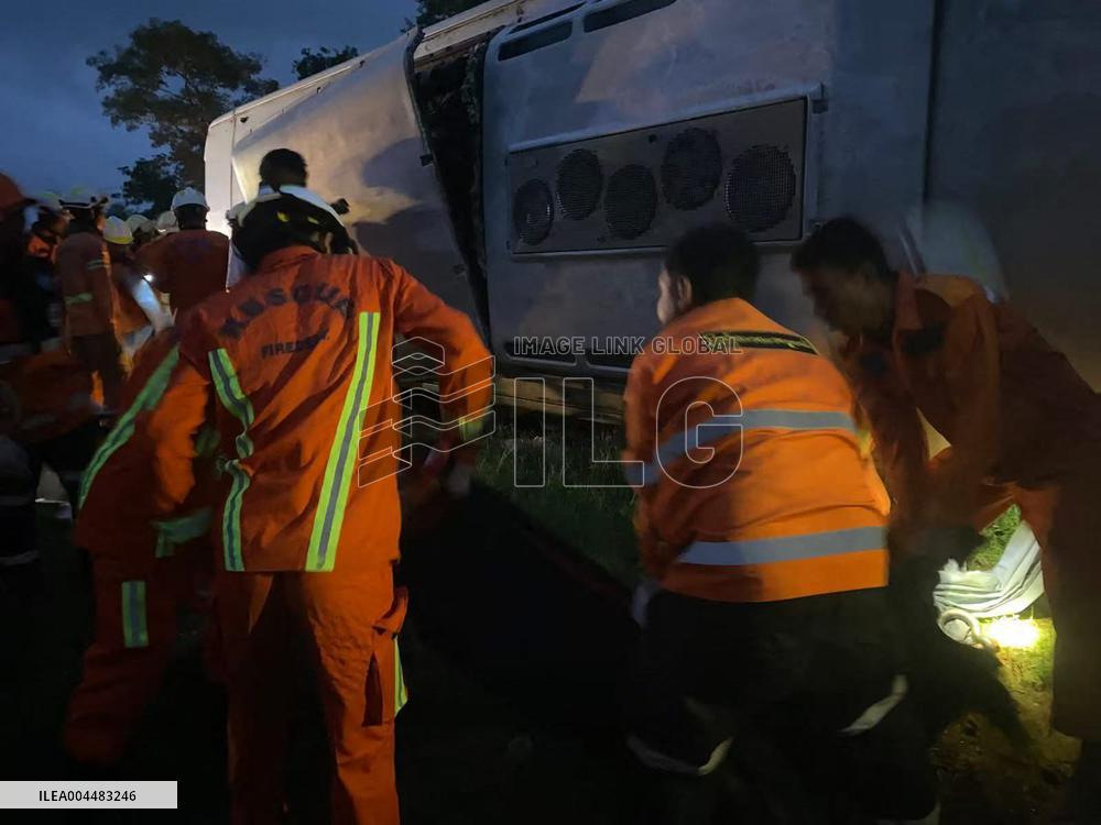 Six People Killed in Bus Accident - Myanmar