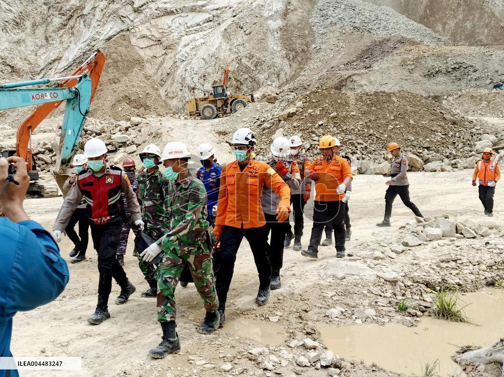 Death Toll from Quarry Collapse in Indonesia Rises to 19