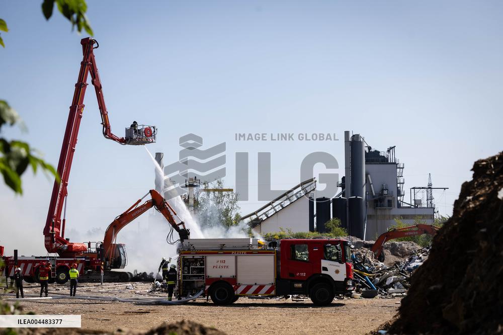 Fire at garbage dump