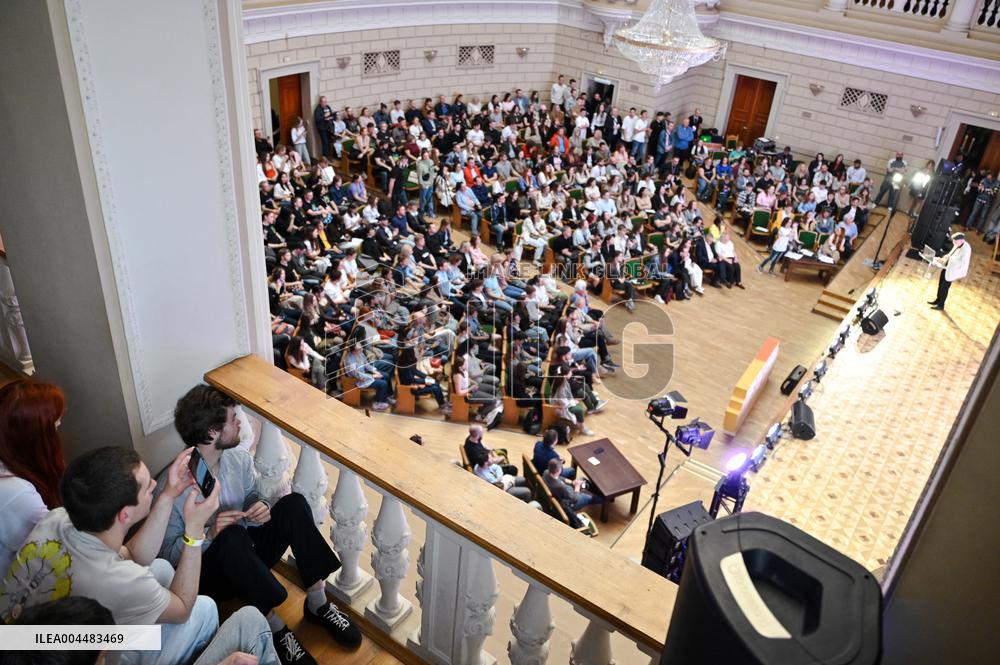 Lecture of Nobel Prize laureate Kip Thorne in Lviv