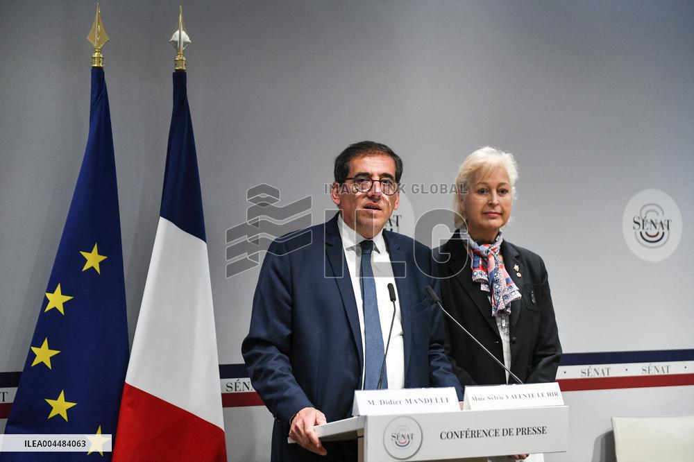 Presser on fast fashion bill at the Senate in Paris - FA