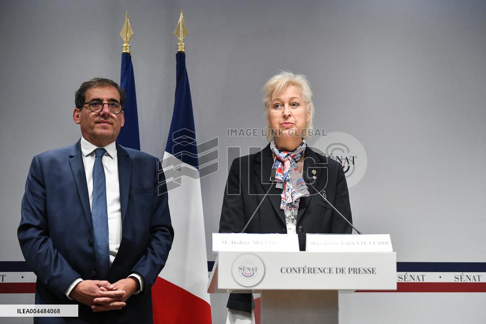 Presser on fast fashion bill at the Senate in Paris - FA