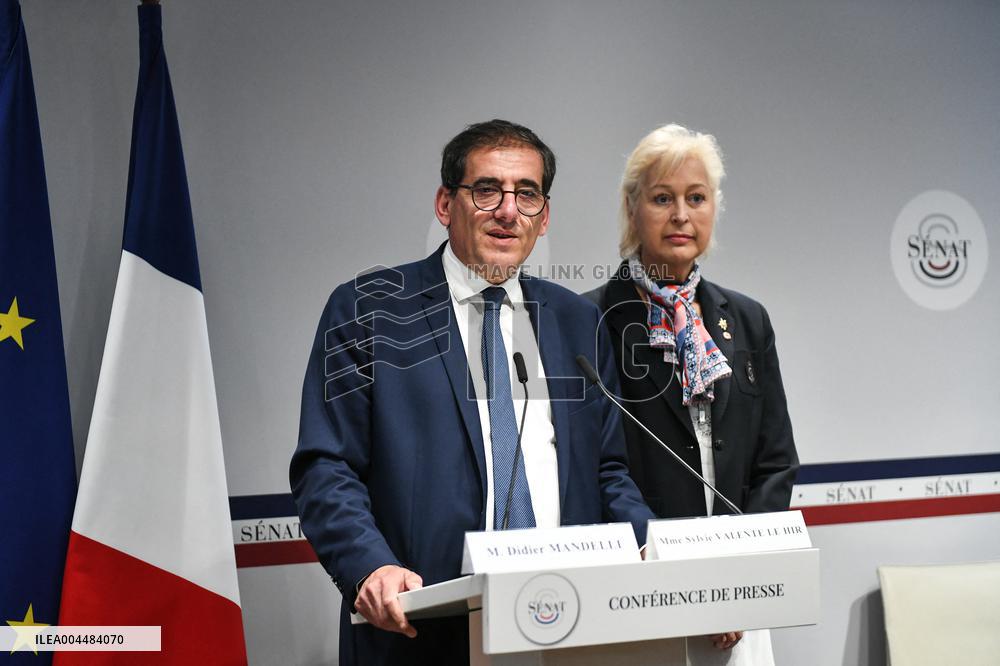 Presser on fast fashion bill at the Senate in Paris - FA