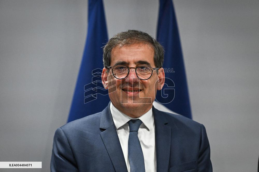 Presser on fast fashion bill at the Senate in Paris - FA