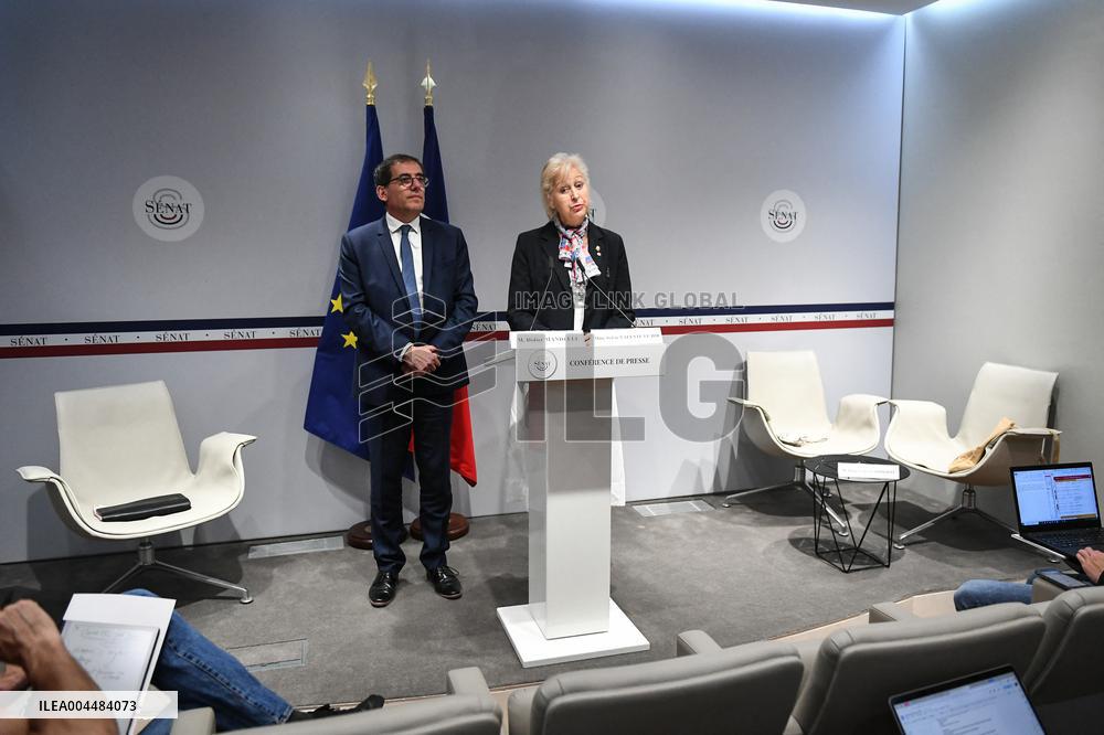 Presser on fast fashion bill at the Senate in Paris - FA