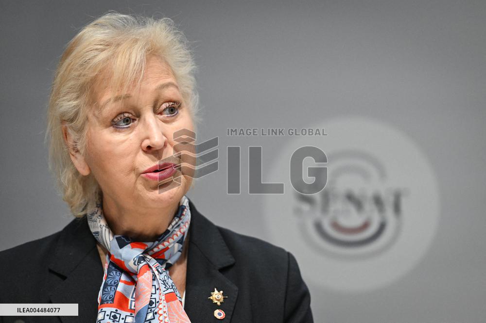 Presser on fast fashion bill at the Senate in Paris - FA