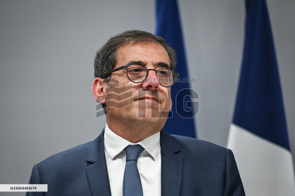 Presser on fast fashion bill at the Senate in Paris - FA