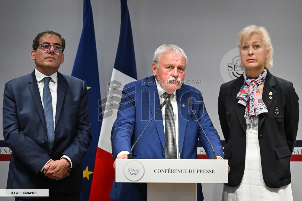 Presser on fast fashion bill at the Senate in Paris - FA