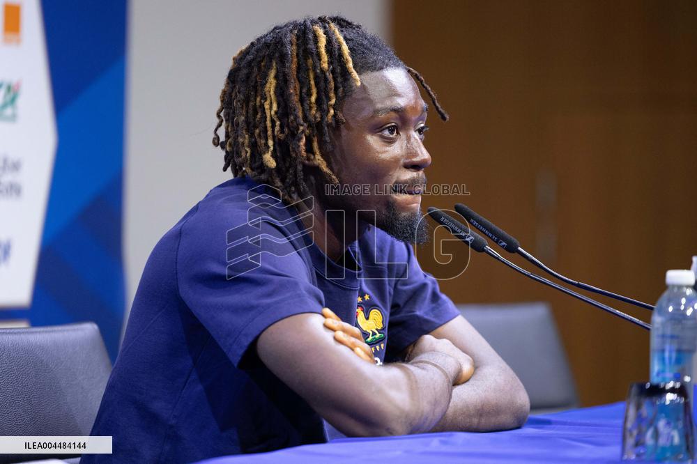 Manu Kone gives a press confenrence - Clairefontaine-en-Yvelines