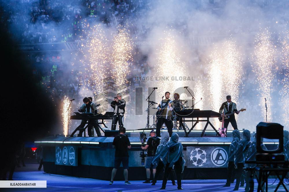 Linkin Park Perform at Final UEFA Champions League - Munich