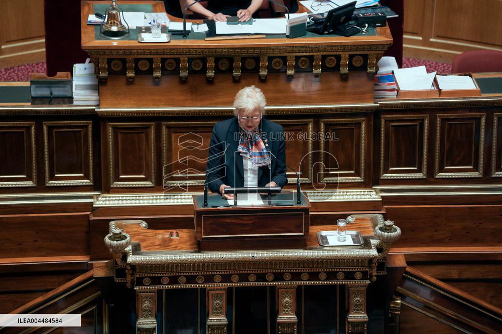 Senate examine the fast fashion law - Paris AJ