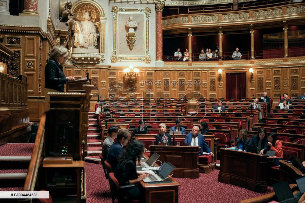 Senate examine the fast fashion law - Paris AJ