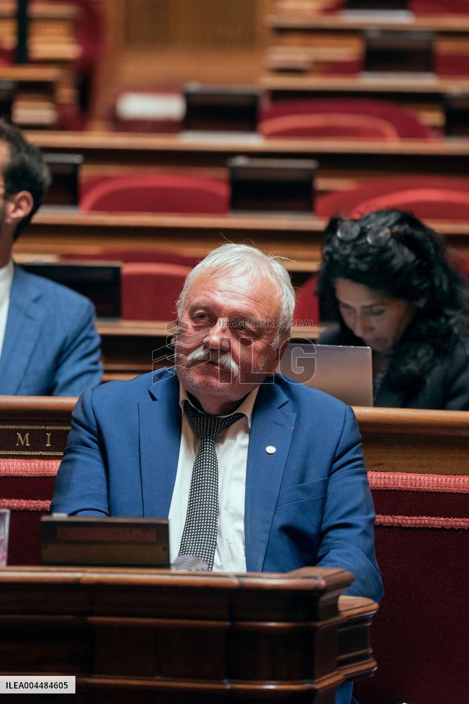 Senate examine the fast fashion law - Paris AJ