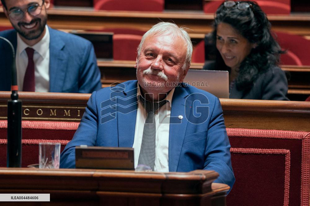 Senate examine the fast fashion law - Paris AJ